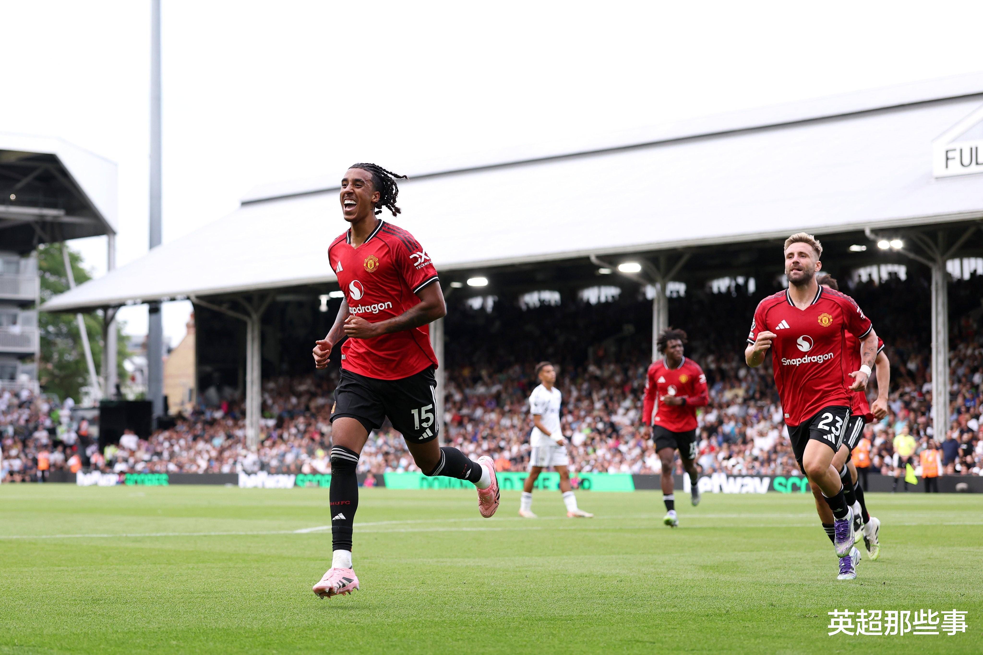 曼联客场战平,暂居积分榜中游 曼联客场战平,暂居积分榜中游